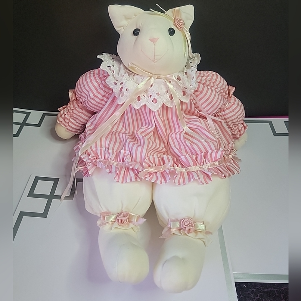 TL Toys House of Lloyd Felicia Feline Vintage Cat 1994